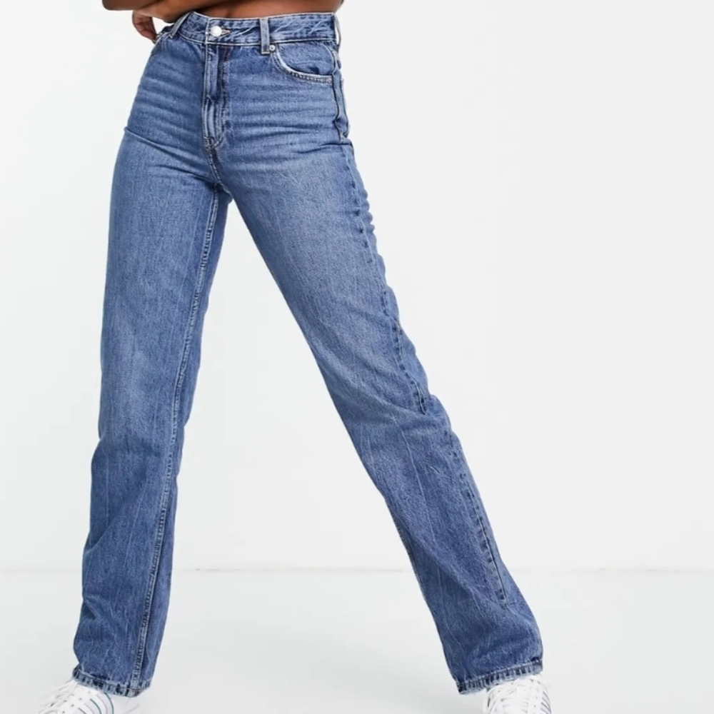 Bershka High Waist Straight Leg Dad Jeans in Medium Blue